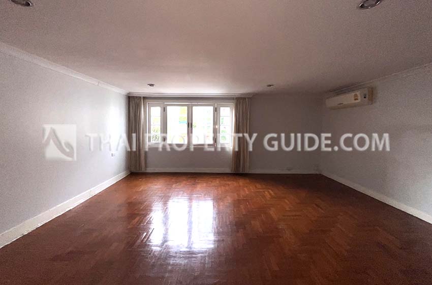 House with Shared Pool in Srinakarin 